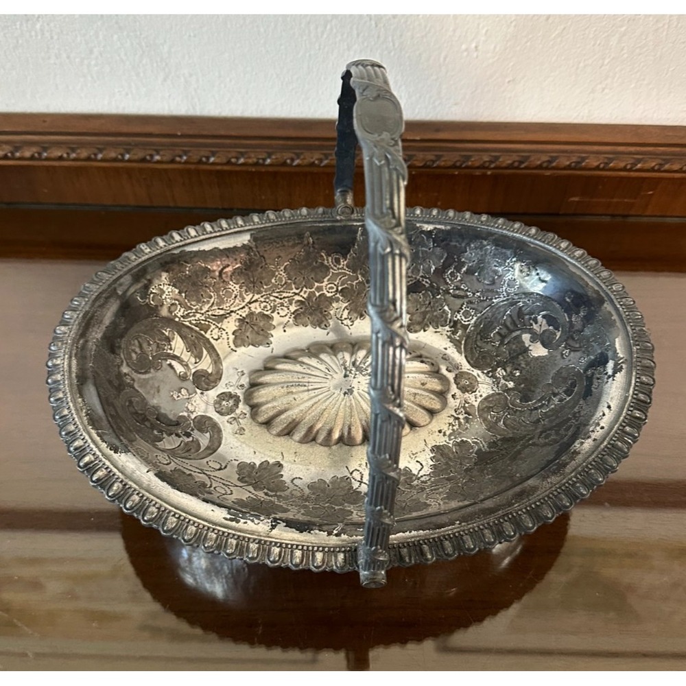 1865 Meriden Britanic Co Silverplate Floral Bridal Fruit Basket Bowl Handle